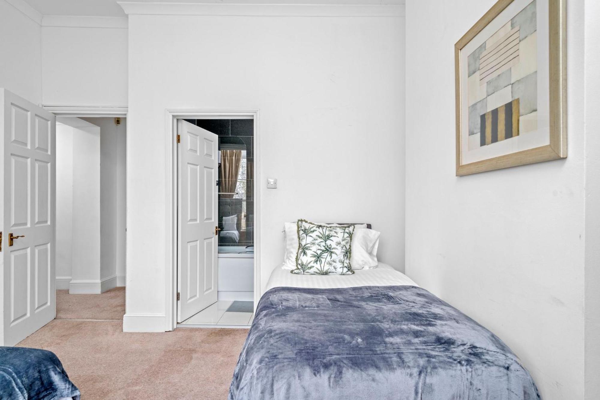 Elegant 2bed By 02 Arena, Airport With Fast Wi-fi And Parking Appartamento *