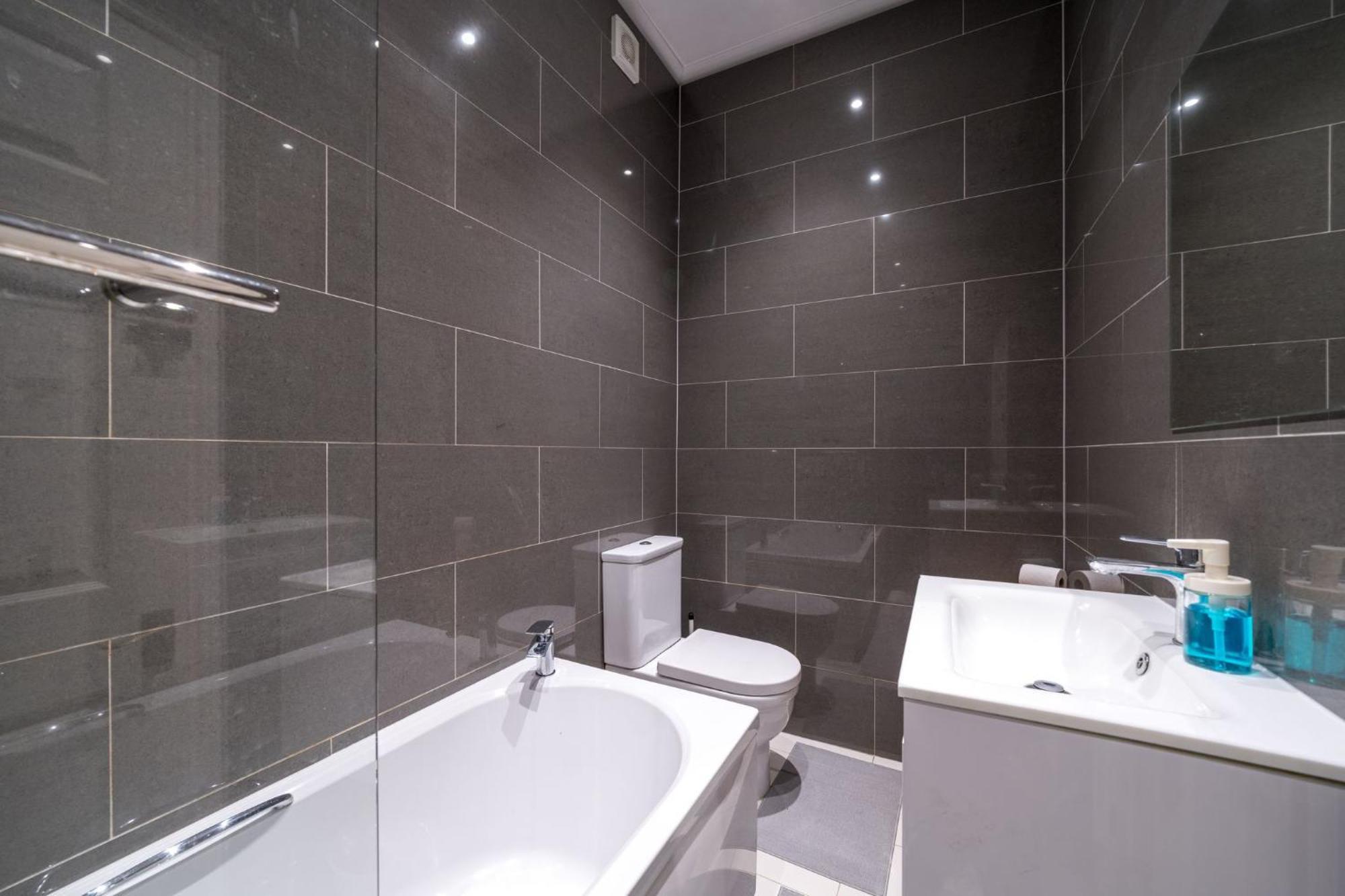 Elegant 2bed By 02 Arena, Airport With Fast Wi-fi And Parking Appartamento Londra